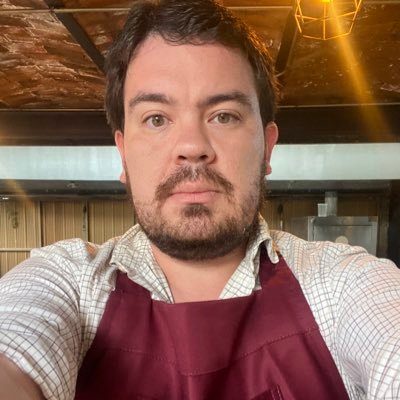 Provengo de familia de porcicultores 🐖; doy clases de Gastronomía, entre otras maravillas.