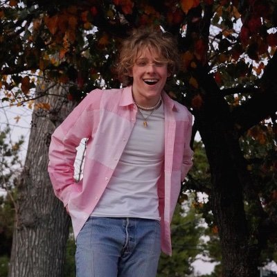 LevSuu's profile picture. Yo it’s lev