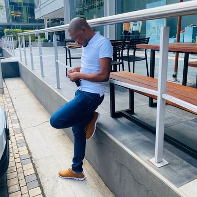 MoosaBlooza101's profile picture. Just a human being on earth minding my own🌎.