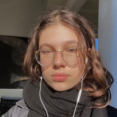 LoveSuperfruitZ's profile picture. she/her :)