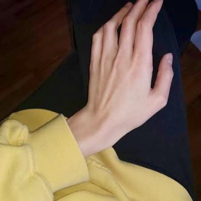 no fatphobia pls, 17+ only || vent page for myself only || 23 || he/him || bipolar