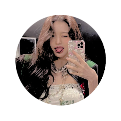 ๑ soft copy of 2OO4 world ๑ a girl cheer in silence, around her face can make your heart pooping fast, better known as Wonyoung.⠀🧚🏼‍♀️