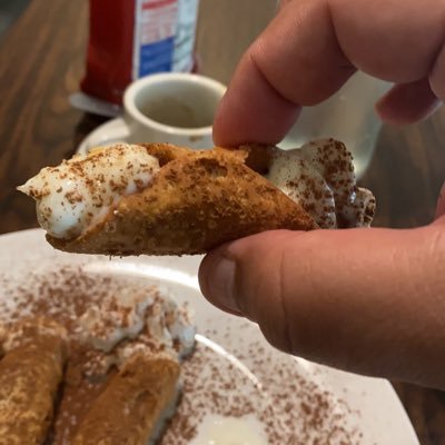 echenausira's profile picture. 