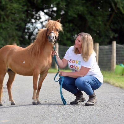Mother of 3 married to a fabulous man VERY lucky lady, Dogs Cats Horses Goats & Chickens 😍 My business is @therapony4
