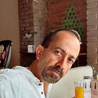Hay gente que pone en su Bío que es Vegana. Creo que va siendo tiempo de que yo ponga: Carnívoro feliz de que hayan veganos, así hay más carne para más asados.