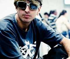 pepeu_victor's profile picture. Devemos julgar um homem mais pelas suas perguntas que pelas respostas. :D :X