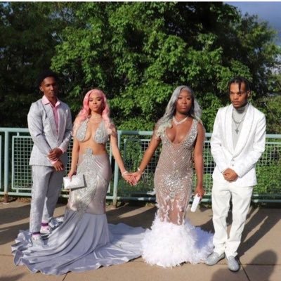 ShopSaraLouis's profile picture. I am a custom designer capable of making your vision come to life ❤️ feel free to dm me for purchase. Follow me on IG to see my work @Sara_Louisapparel 🖤💯🤑💋