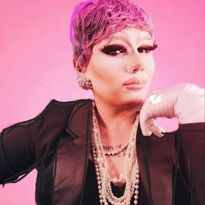 Claire__Jacobs's profile picture. #misfit in the #biblebelt vibes
Lover of all things #queer, #drag,
#art, #fashion, #politics, #TV 
and a stiff 🍸