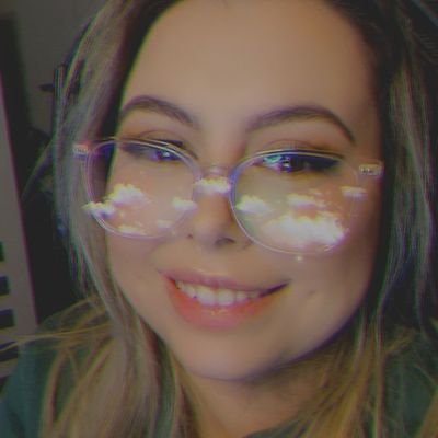 PC 🖱⌨️ Twitch newbie 🥰 I sometimes make videos and take awful photos of myself (っ◔◡◔)っ ❤