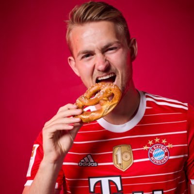 Bayern Fan since 2007 🔴 CEO of Süle FC 🔴 follow me if you want 🇨🇦🇩🇪 24