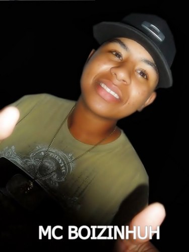 apenas um menor sonhador  em busca do seu espaco , de ser um  MC !