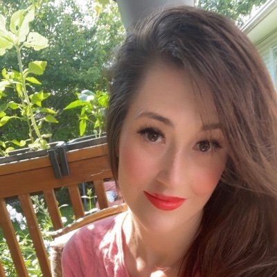 Hey there! I’m just a crazy Canadian girl trying to make it in this streaming world ! ❤️
