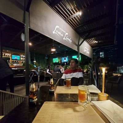 neto_cortess's profile picture. El vato que conoce lugares chidos. 😏  31 años, 1.80 m. Romántico, cursi, imperfecto caballero. Amante de los autos, los libros y la comida.