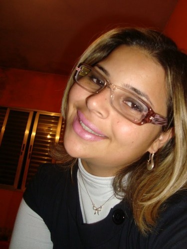 Mulher e Mãe de duas preciosidades raras Sarah e Eloisa..Herança que Deus me concebeu!!!