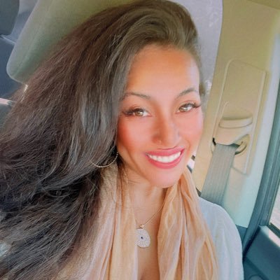 Hypnotherapist, spiritual entrepreneur, and self-love coach helping others to achieve breakthroughs on a deep subconscious level. šIG: @loveyourselfmadly