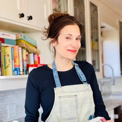 Culinary writer/develops 🌱 products ❤️nostalgia. Contact @ https://t.co/JYcgIxXi4t for collaborations/reviews. Author/ The Little Vegan Dessert Cookbook🏅📚