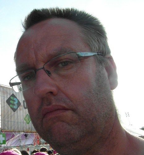 dickxy's profile picture. Radioluisteraar, spierenkneder en ICTer. Verder vader van 2 bloedjes van kinders en liefhebbende echtgenoot.