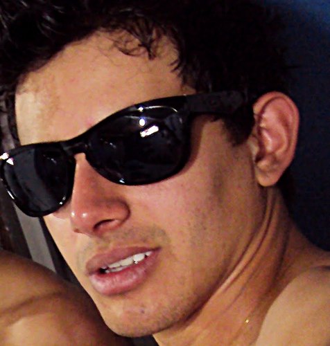 Nome: Mickelângelo // idade: 20 // Relacionamento: Solteiro // 
http://t.co/FvGDV8ELez