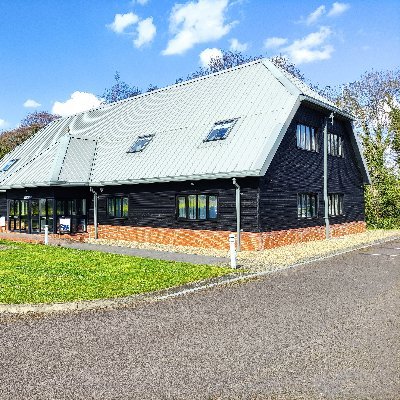 Independent, family-run kitchen studio. Sleek and modern or traditional country styles, we create kitchens designed to function as well as look stunning.