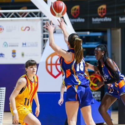 ⛹🏻‍♀️Player at @BFSB_Alicante || Point Guard 5’6 || Valencia State Team 2020-2021-2022 || 🥇of Spain U16 x2 + 🥉of Spain U14 || Class 2024 @ElitesportsEsp