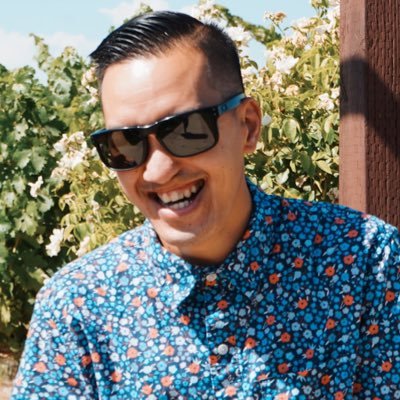 andytphm's profile picture. Still convinced I'm the reason for the teardrops on @taylorswift13's guitar