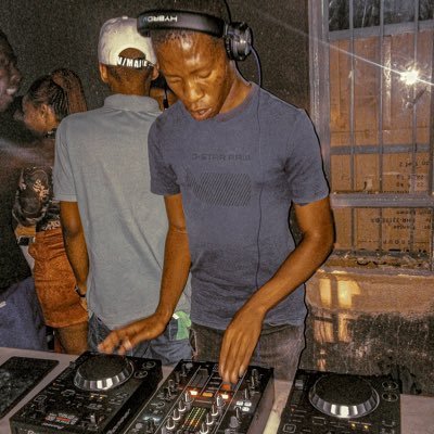 • Proudly South Africa Deejay 🇿🇦 | House music 🎧
Enquiries: djmronzasa@gmail.com🎂 Wish Me •օՑ𝔄𝔭𝔯𝔦𝔩..