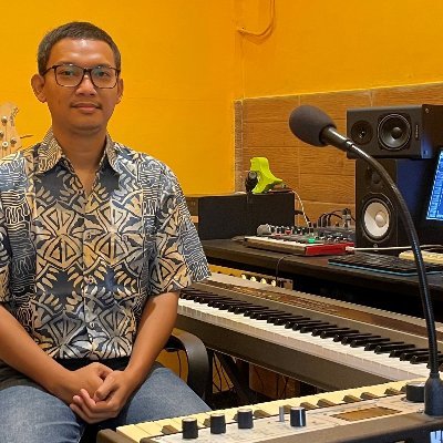 Booking: 08562840527 | Pro Tools Workshop Recording Mixing Mastering Studio Stereo to 5.1 | Audio In Media |
Writer | Kursus Sound Engineer Home Recording |