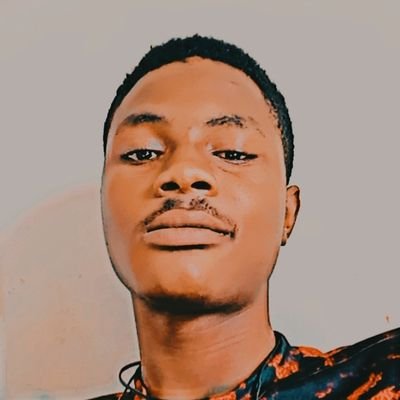 OmoniyiOmotoso2's profile picture. Eyes up, stay sharp.