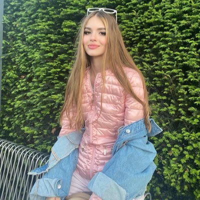 個人的な紹介: 呼んでいますAlyssa 😊🇬🇧私はイギリス出身です ☺️ヨガ、ランニング、読書、投資資産管理が好きです🥰