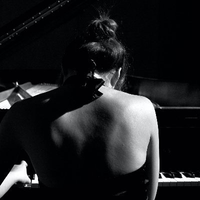 Music student 🎵
Playing the piano by ear since the age of six 🎹