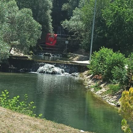 Bırakın insanların kalpleri birbirine yakışsın, yüzlerinin ne kadar yakıştığının bir önemi yok.Siz siz olun kalbinize yakışanı sevin