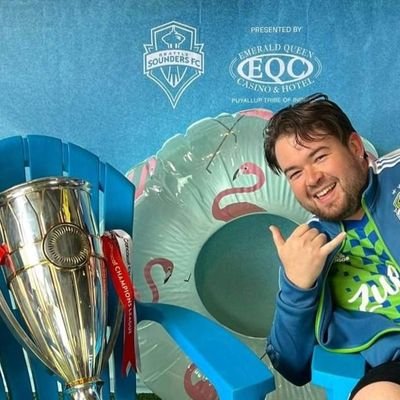 UW HUSKIES / SOUNDERS / SEAHAWKS / MARINERS / KRAKEN / SUPERSONICS
and I do graphic design. 🐲🤙