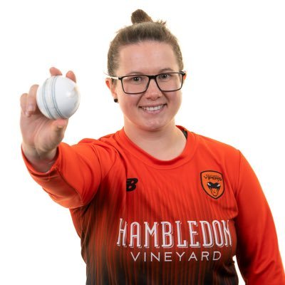 Bit of a badger, can’t help it 🏏@hursleyladies @hantscricket @vipersksl Sponsor: @smcricketuk