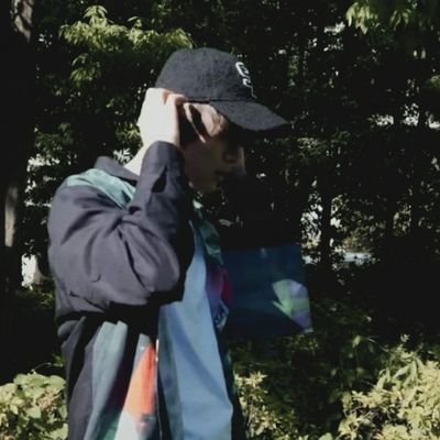 Zeyakit's profile picture. -Reading Acc-
                                                                          rainy season || music  
;19