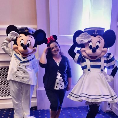 Capricorn🐐  History Graduate👩🏻‍🎓  Civil Servant👩🏻‍💻 Devoted to all things Disney & Star Wars ✨ -✝️- Always up for a history, theatre or scenic trip! 🗺