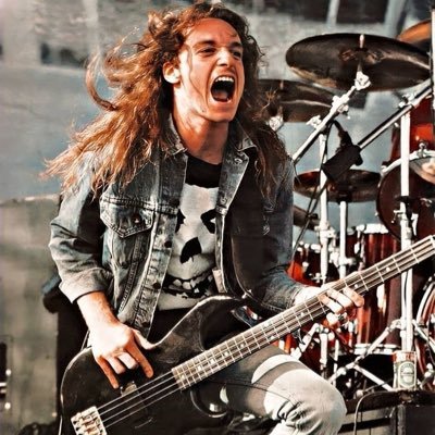 cloudbusting98's profile picture. •23 •Engaged •Music