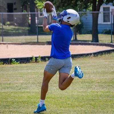 WR - 5’9 165lbs - Class of 2023 OHS- 315 Squat, 170 Bench, 200 Power Clean, 4.81 40 yard. https://t.co/m7UgGzy7Y6