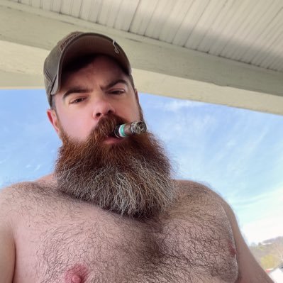 🇺🇸 NSFW 37yrs 5’9” 245 - Bubba. Powerlifter. Beardsman. Boots. Vers/Switch. Pits/Full bush. Dad/son. cigars/dip. 🐽. “Bull-daddies aren’t built in a day”.