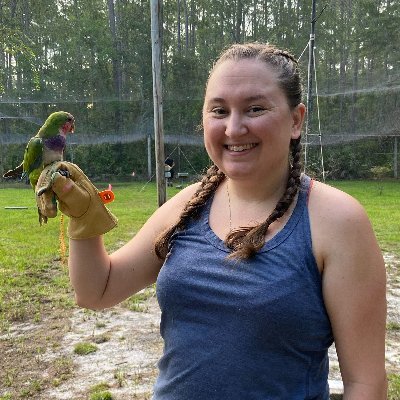 Social behavior, cognition, and applications to welfare and conservation. 🦜 🌎 2nd year PhD student in the Hobson Lab at @BiologyUC! she/her/hers #BLM