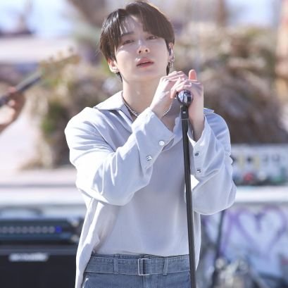 Doctor🩺♡
24*7 bts is on my mind💭 crazy in love with BTS and their songs are my comfort pill💜💜
looking for interactive moots💜
( both on tl and dms)