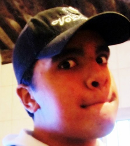 eu sou um gαroto como todos os outros,
só estou vivendo diαs iguαis, de mαneirαs diferentes !
eu gosto de dα uns rolé, αproveitα α vidα,porque só temos uma!!!