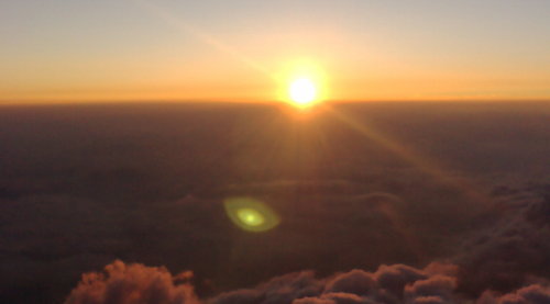 兵庫県出身。テニ友に誘われて登録しました。写真は2008年に登った富士山のご来光です。どうぞよろしく。