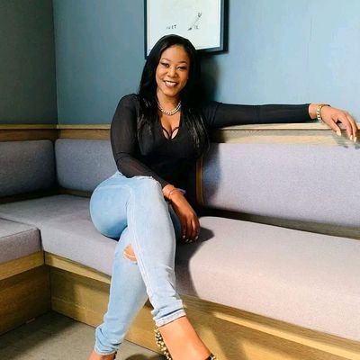 The first black female CEO of fully regulated derivatives brokerage @investubuntu 51420 & accredited financial training institution @bearun_invest557