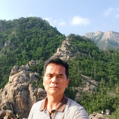 안녕하십니까?
작년('21)에 환갑을 맞으면서 유투브방송 : 윤투TV 를 시작하였습니다.
좌빨도 싫고 수꼴도 싫습니다
착한 사람 전성시대가 오길 기원합니다~~!