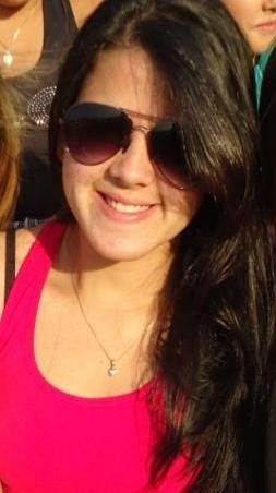 Não sou fácil, nem tão difícil, Sou colega de muitos e amiga de poucos. Sou vingativa, quando necessário e não dou ponto sem nó, sou aquilo que você é comigo!