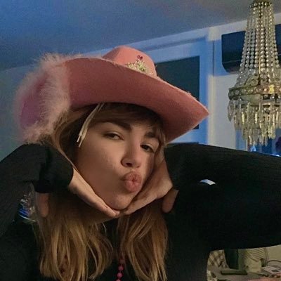 nikakeserovic's profile picture. hey, what’s up you guys today I’m