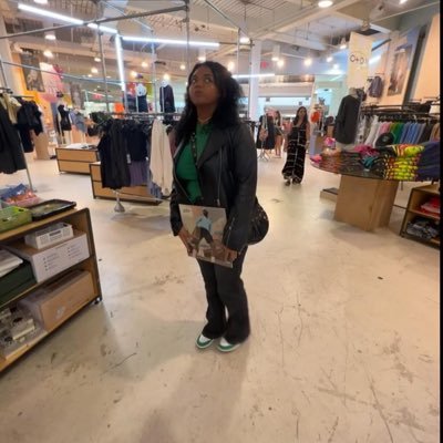 alllove4myfavs's profile picture. 17 but we still lit