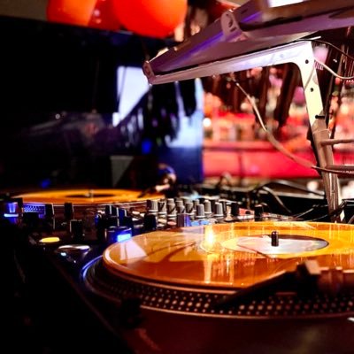 メンズバー Diamode専属DJしております‼️ 洋楽からJPOPまで、どんな音楽も流す、オールジャンルスタイルです✨✨ 店舗スタッフ、DJも募集中😆