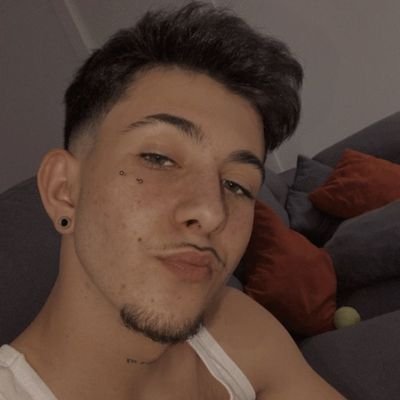 weebooss11's profile picture. Instagram: webos11
tik tok: weeebooos11