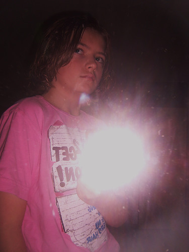 Hyvesz? http://t.co/chybYDteOm // Msn? xLorenzo@hotmail.nl // Pingg? Heb k niet ;) // Twitterr? Kweetnie ;s // Me nummer? Vraag maar ;)
